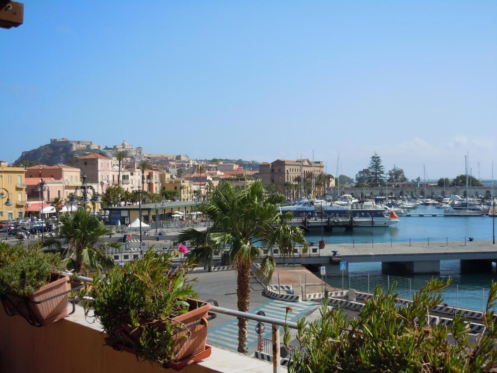 Petit Hotel Main image